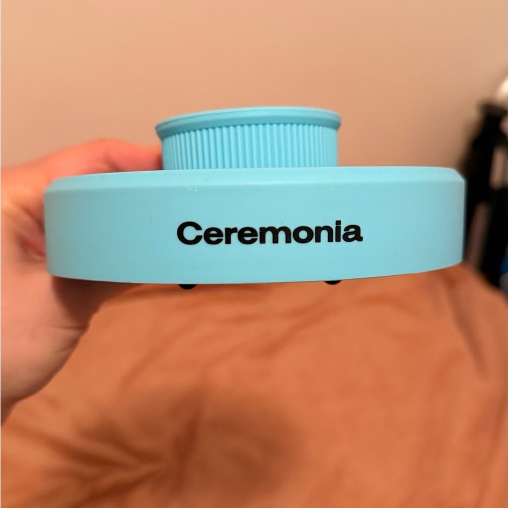 Ceremonia Blue Curly hair defuser.